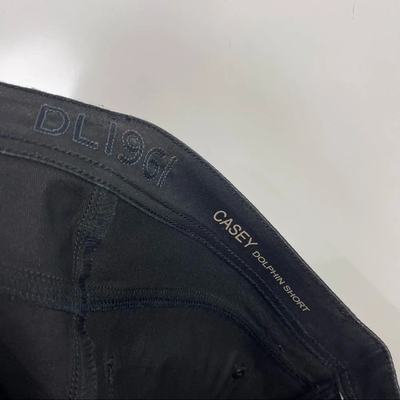 NEW DL1961 Casey Dolphin Shorts Black Size 26 - Picture 7 of 10